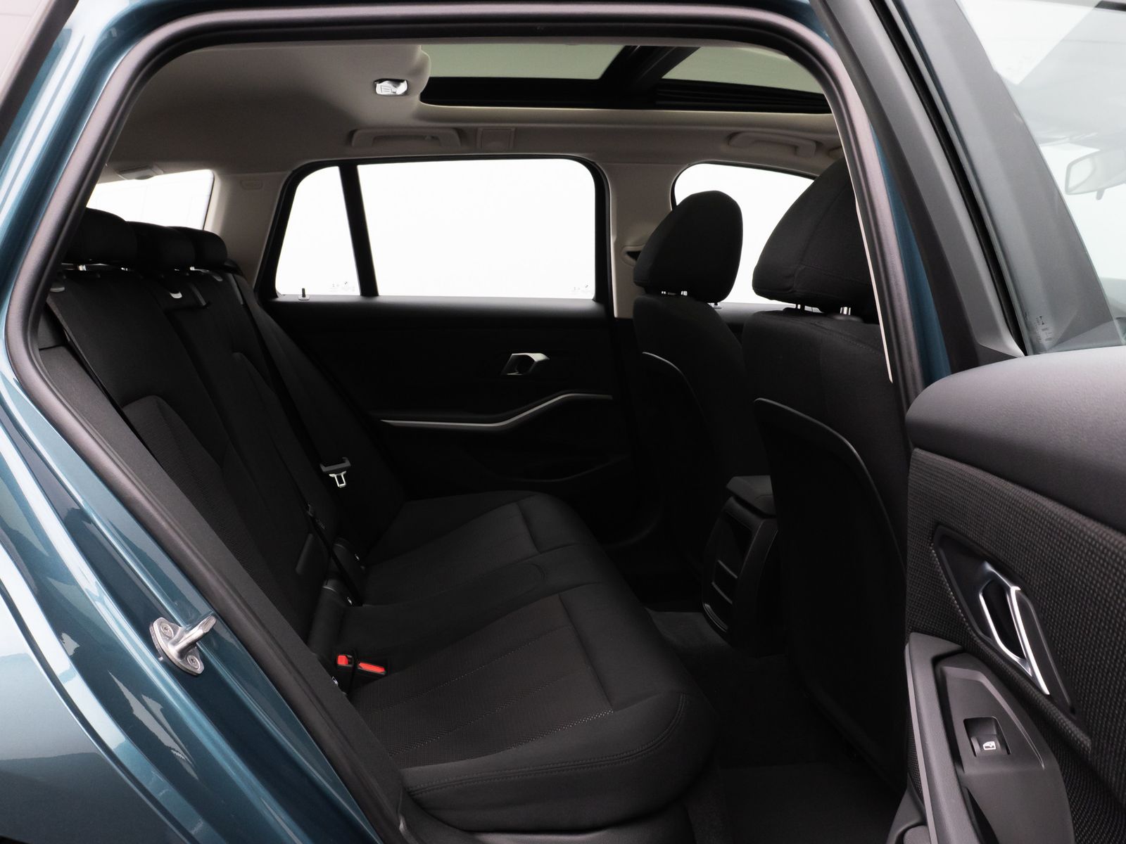 Fahrzeugabbildung BMW 320d Panorama DAB PDC Sitzhzg Geschwindigkeitsre