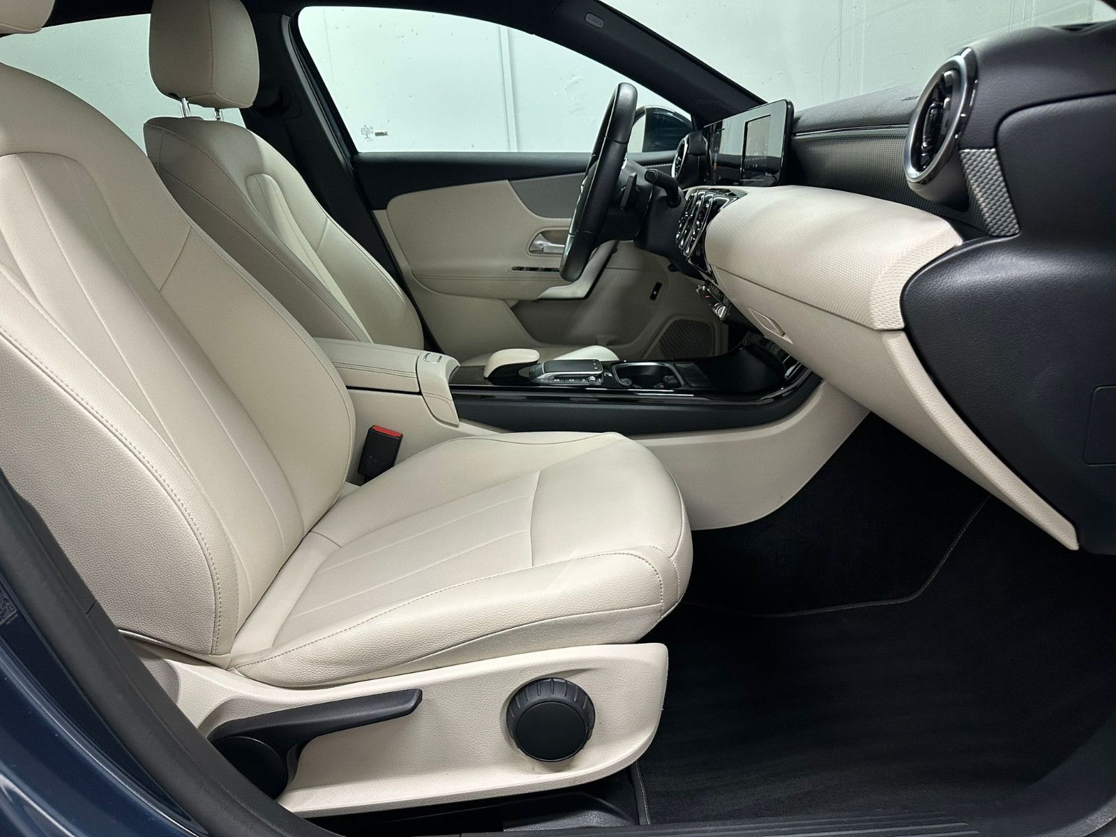 Fahrzeugabbildung Mercedes-Benz A 180 d Limousine *Progressive*NAVI*AHK*LEDER*