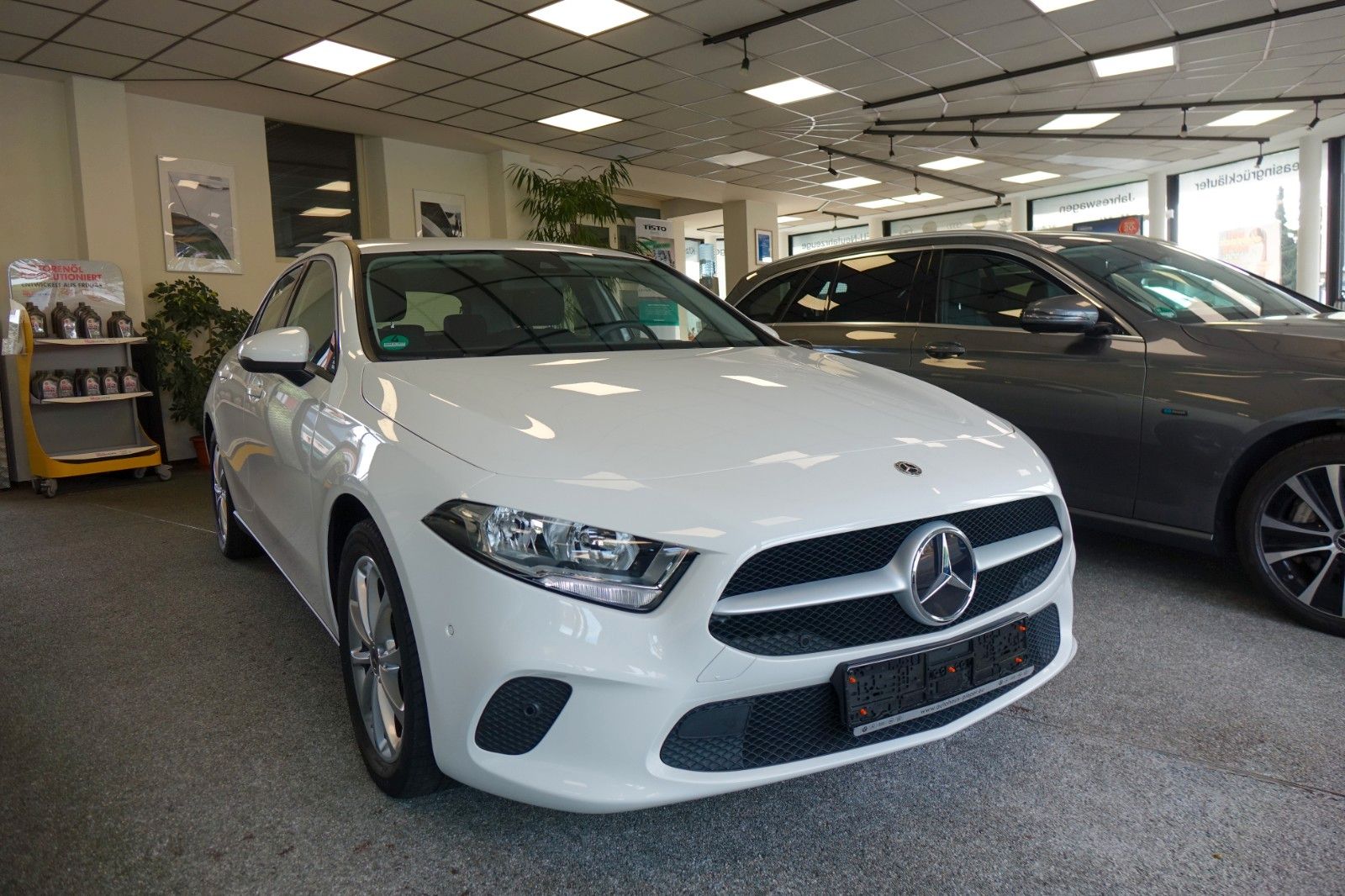 MERCEDES-BENZ A 200+Navi+SHZ+Temp+Spurhalte+Carplay+PDC