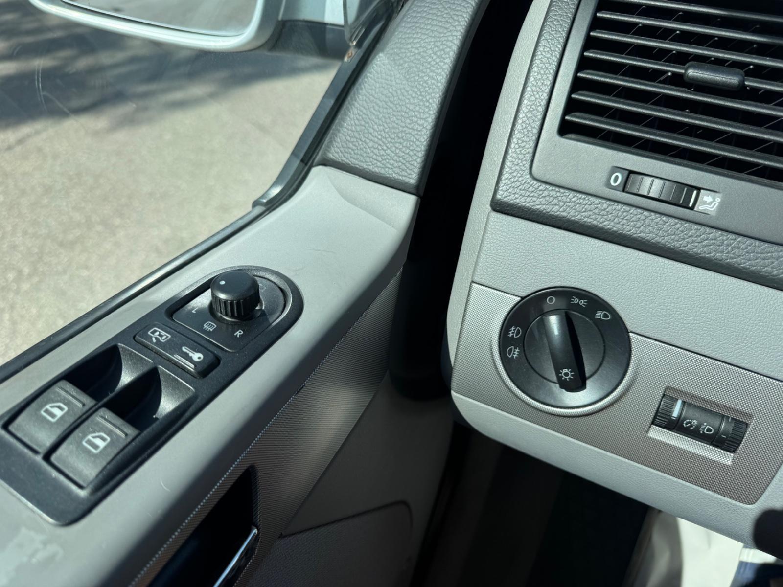 Volkswagen T5 Multivan Comfortline 2.5 TDI 5 cyl. 174 ch BVA / 1ère main / Chauffage auxiliaire / GPS / Attelage