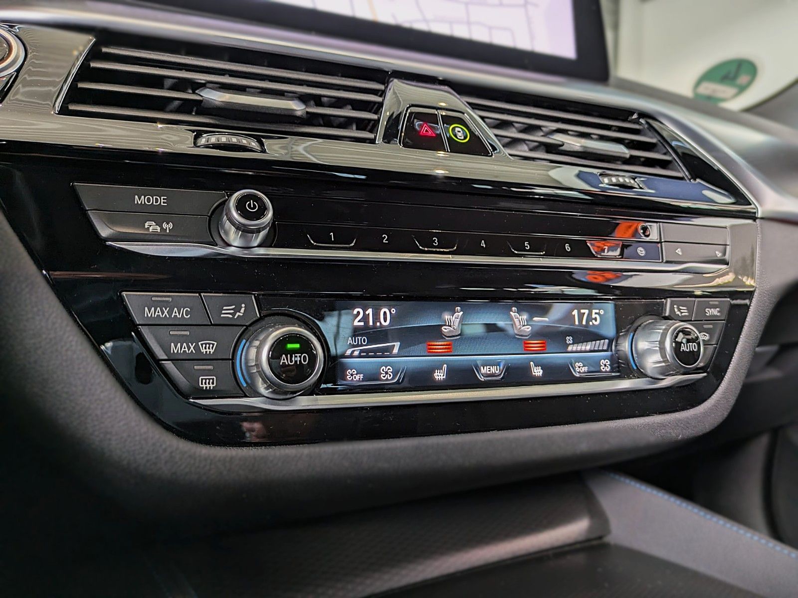 Fahrzeugabbildung BMW 530e M SPORT VIRTUAL HUD NAVI LASER LEDER AHK