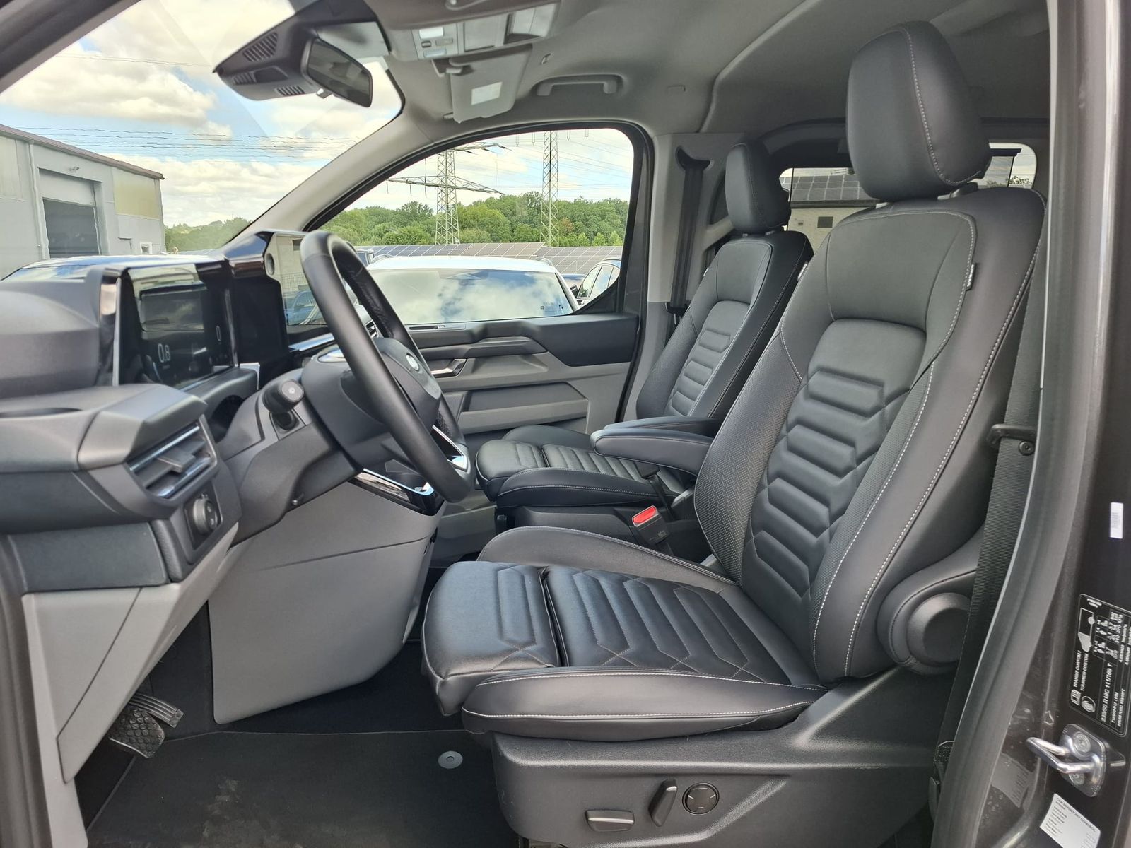 Fahrzeugabbildung Ford Tourneo Custom L1 Titanium X MATRIX*STANDH.*AHK