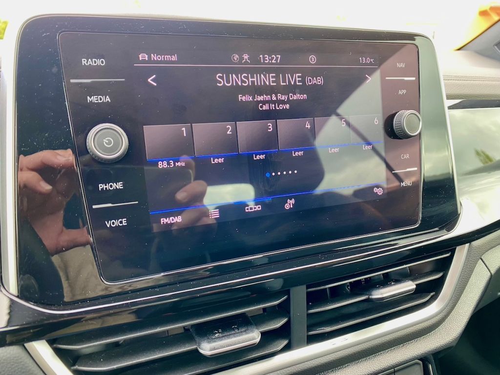 Fahrzeugabbildung Volkswagen T-Roc Cabriolet 1.5 DSG R-Line AAC GJR AHK NAVI