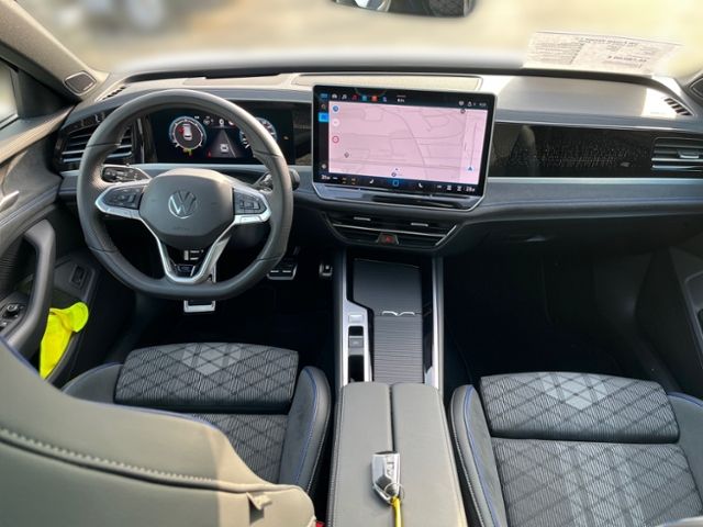 Fahrzeugabbildung Volkswagen Passat Variant 2.0 TDI DSG R-Line AHK NAV HARMAN