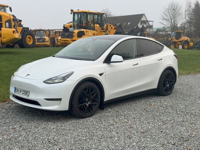 Tesla Model Y Performance / 8-Fach Bereift