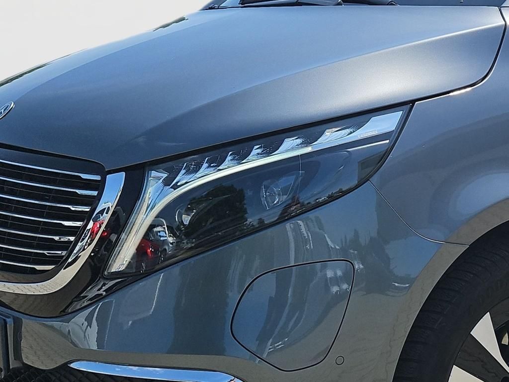 Fahrzeugabbildung Mercedes-Benz EQV 300 AVANTGARDE lang AIRMATIC 360° LED AMG