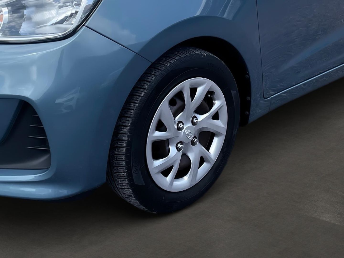 Fahrzeugabbildung Hyundai i10 1.0 Select Plus-Paket Allwetterreifen