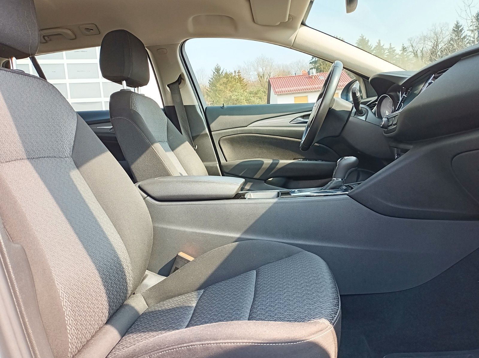 Fahrzeugabbildung Opel INSIGNIA B+SPORTSTOURER+BUSINESS+KAMERA+AHK+SH++