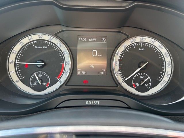 Fahrzeugabbildung SKODA Karoq 2.0TDI Clever LED+TEMPOMAT+AHK+NAVI+++