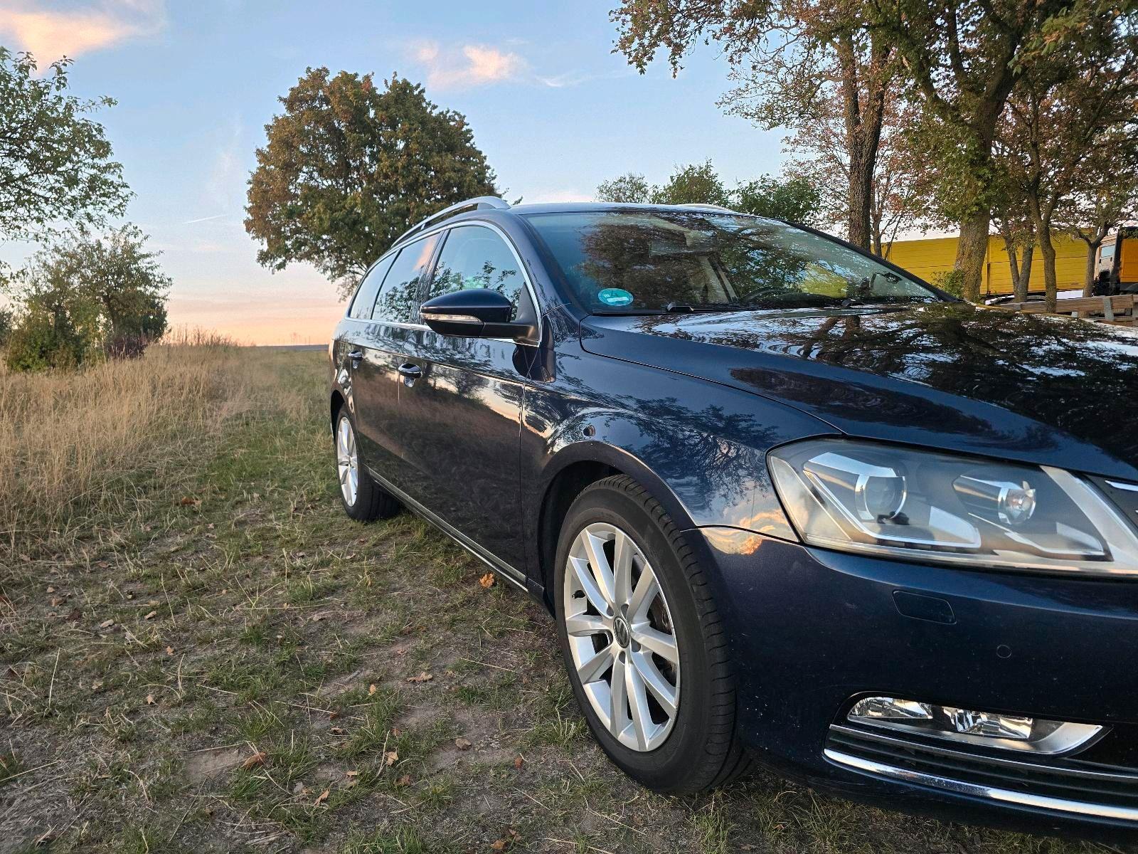 Volkswagen Passat 2011 — interior
