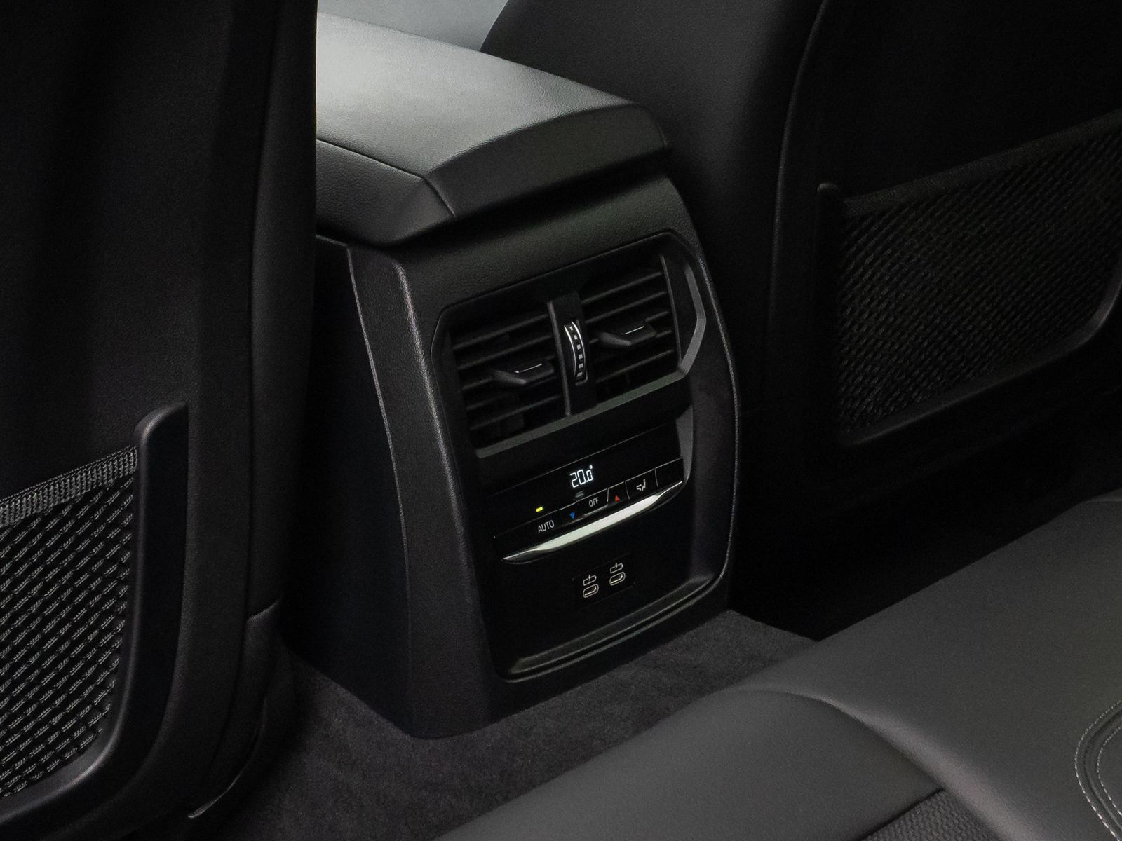 Fahrzeugabbildung BMW 320d  Kamera DAB HiFi DrivAssist Alarm LED Sport
