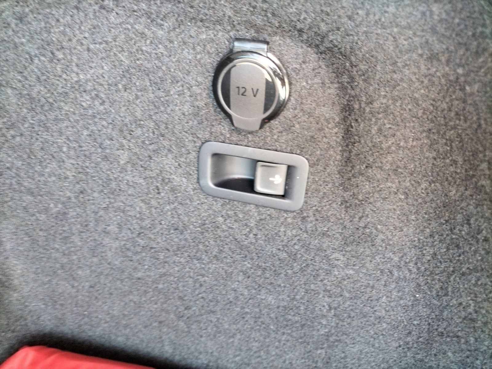 Fahrzeugabbildung Volkswagen Golf VIII Variant Life TDI DSG LED ACC AHK SHZ P