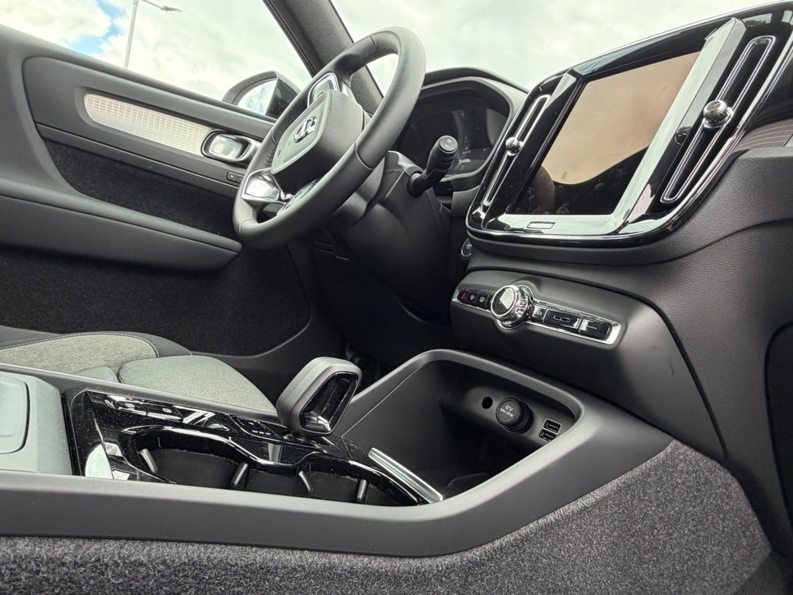 Volvo XC40 Plus Dark 2WD/Navi/Harman-Kardon