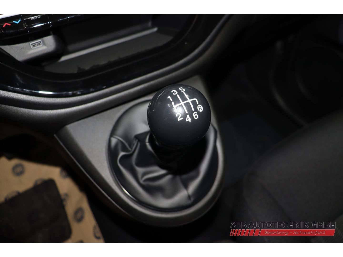 Fahrzeugabbildung Fiat 500 ICON + Komfortpaket Hybrid 1.0l PDC Rückfahr