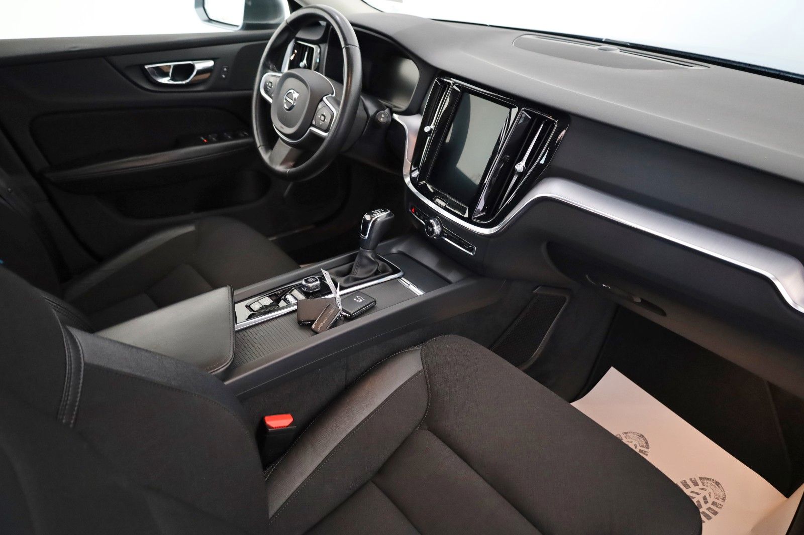 Fahrzeugabbildung Volvo V60 Momentum Pro, T.Leder,Navi,LED,Kamera,SH