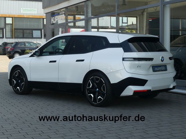 BMW iX xDrive50 Sportpak.AHK°LASER°PANO°22 -Sitzbelü foto 3