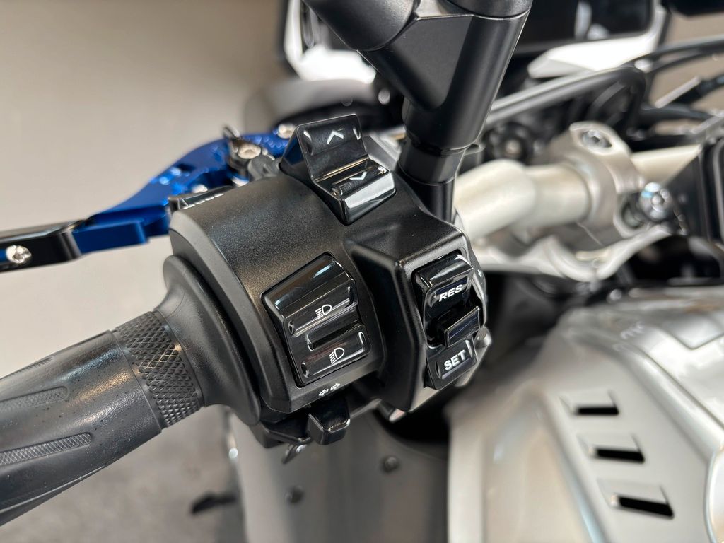 Fahrzeugabbildung Yamaha MT-10 SP *TOP-ZUSTAND *AKRAPOVIC