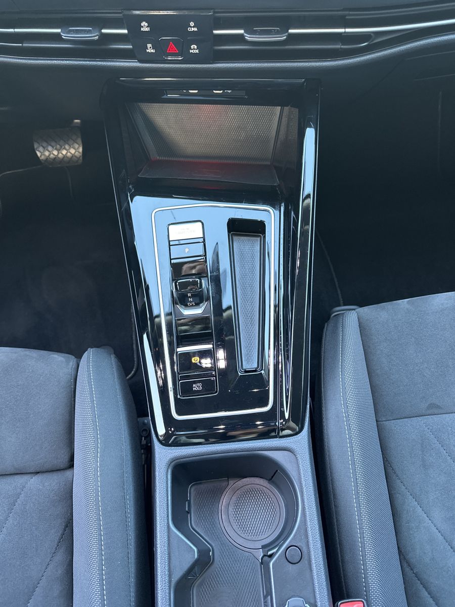 Fahrzeugabbildung Volkswagen Golf 1.4 TSI DSG Style eHybrid NAV+LED+AHK+KAMER
