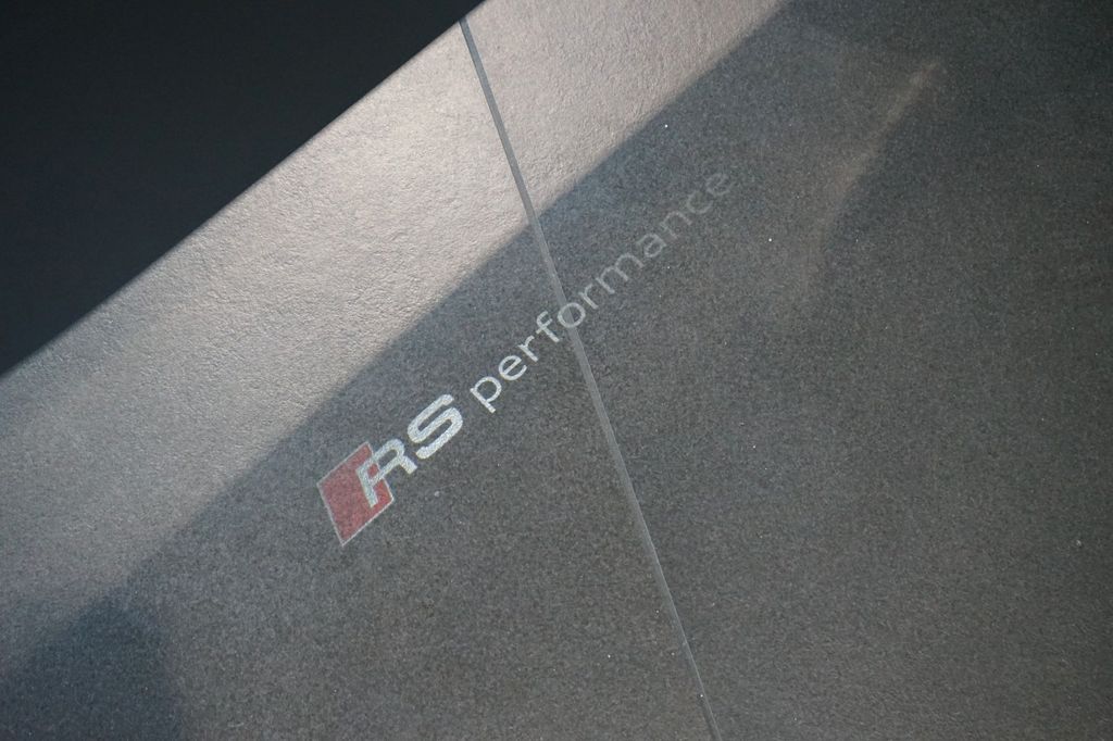 AUDI RSQ8 performance | B&O Advanced | Carbon | 305 AUDI RSQ8 performance | B&O Advanced | Carbon | 305