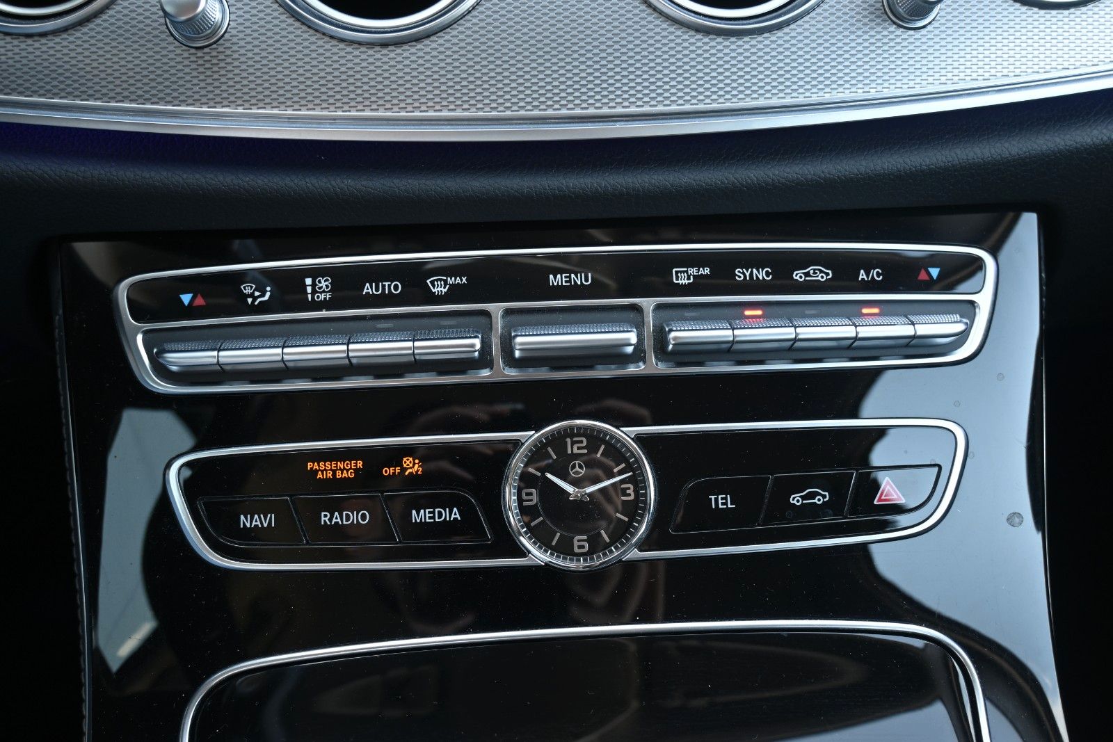 Fahrzeugabbildung Mercedes-Benz E 200 Autom. T-Modell 4Matic*RFK*LED*BLIS*