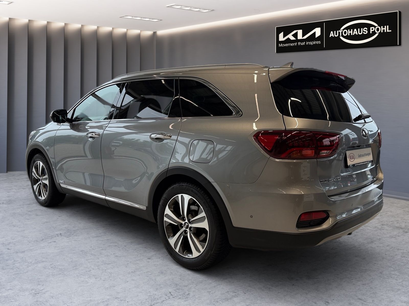 Fahrzeugabbildung Kia SORENTO 2.2D AWD AT8 PLATINUM