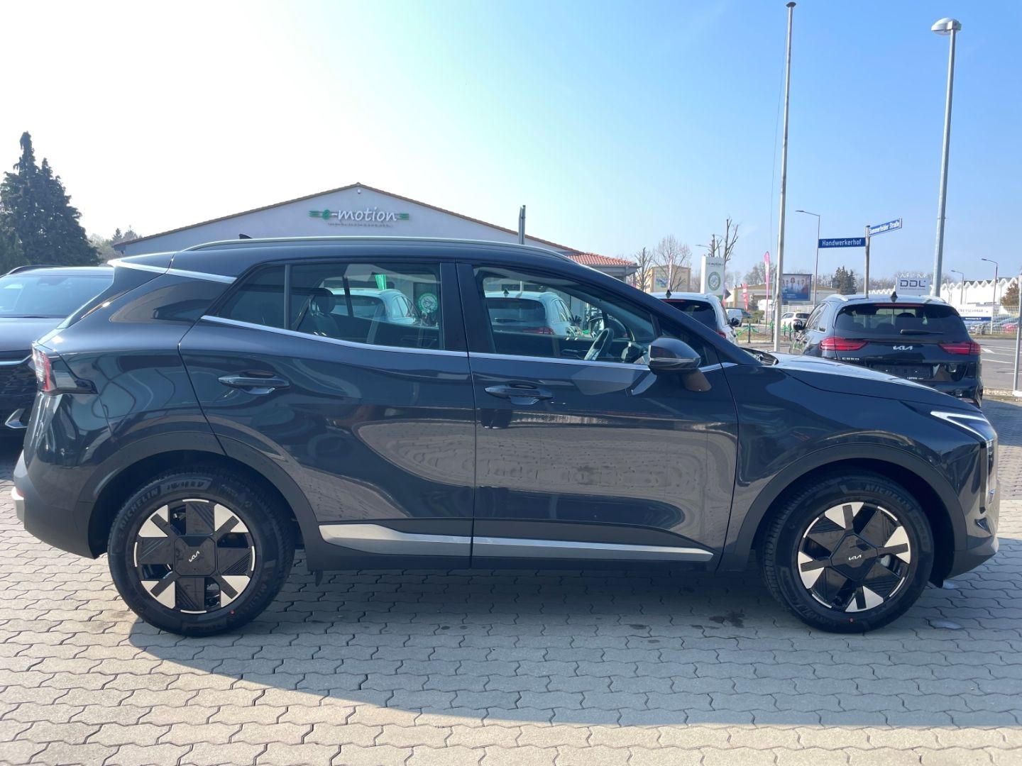 Fahrzeugabbildung Kia Sportage Vision PDC v&h SpurhaltAss Verkehrszeic