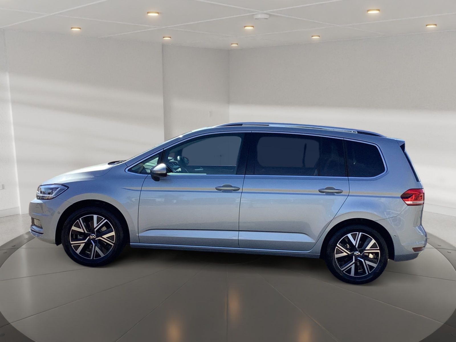Volkswagen Touran 1.5 TSI DSG Highline AHK ACC Pano Standh foto 3