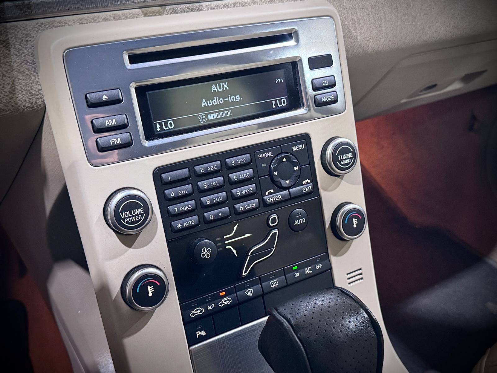 VOLVO V70 - 2.0 l - 203 CV - BVA - CUIR