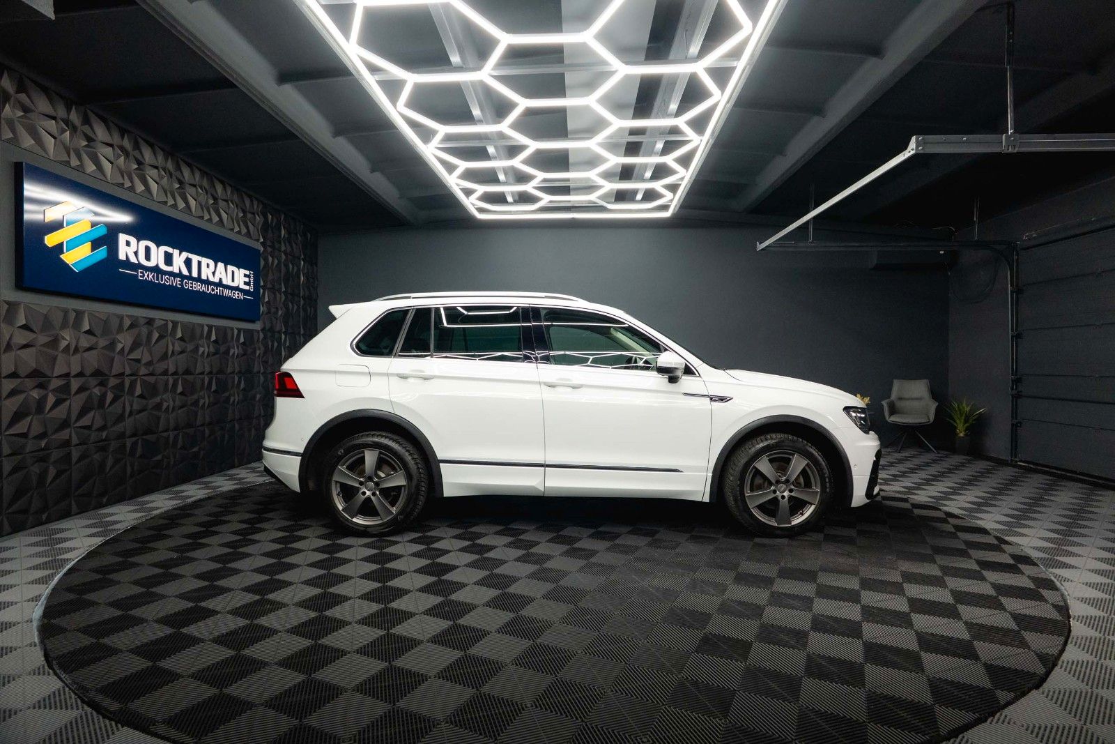 Fahrzeugabbildung Volkswagen Tiguan Comfortline R-Line+ 4Motion *LED*ACC*DAB*