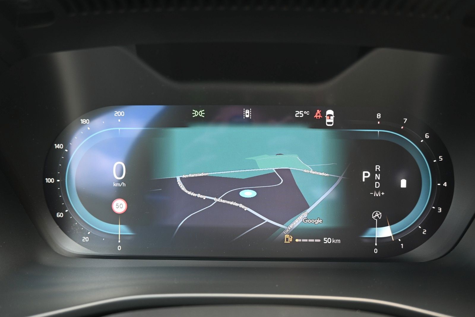 Fahrzeugabbildung Volvo XC40 B4 DKG Plus Dark*FSHZG*H&K*BLIS*ACC