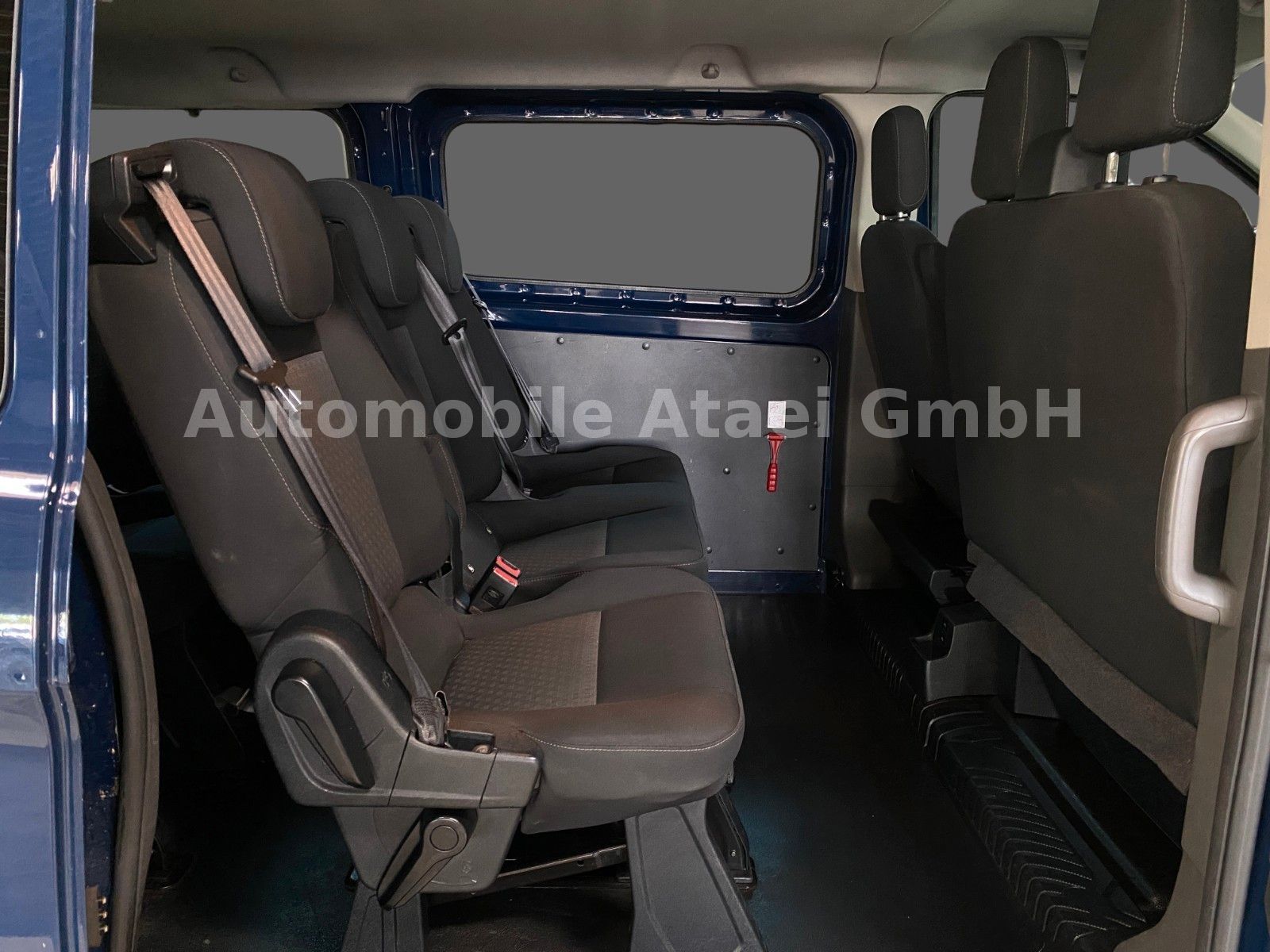 Fahrzeugabbildung Ford Transit Custom 340 L2H1 *9-Sitzer* NAVI (6558)