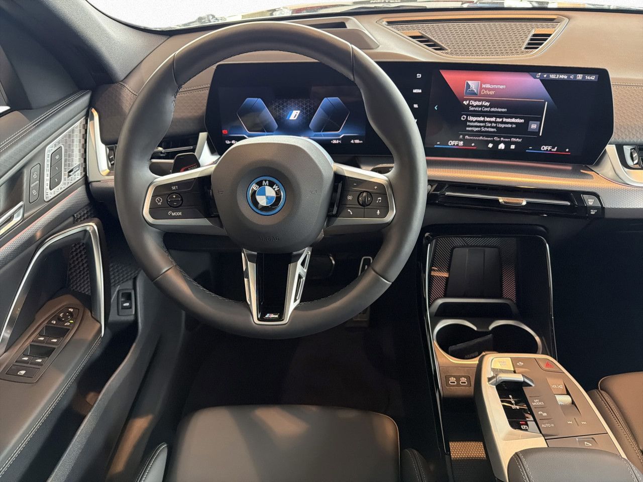BMW iX2 - Bild 18