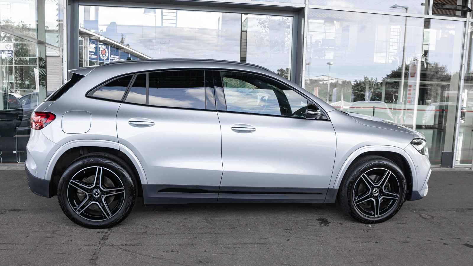 Mercedes-Benz GLA 250 e AMG LINE *1HAND*ACC*360°*SPUR*TOTW*AHK imagem 3