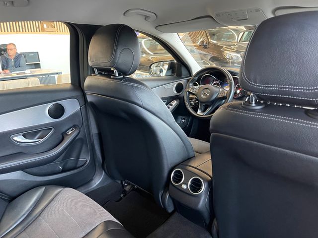 Mercedes-Benz C180 CGI Limousine Avantgarde*NAVI*LED*TEILLEDER
