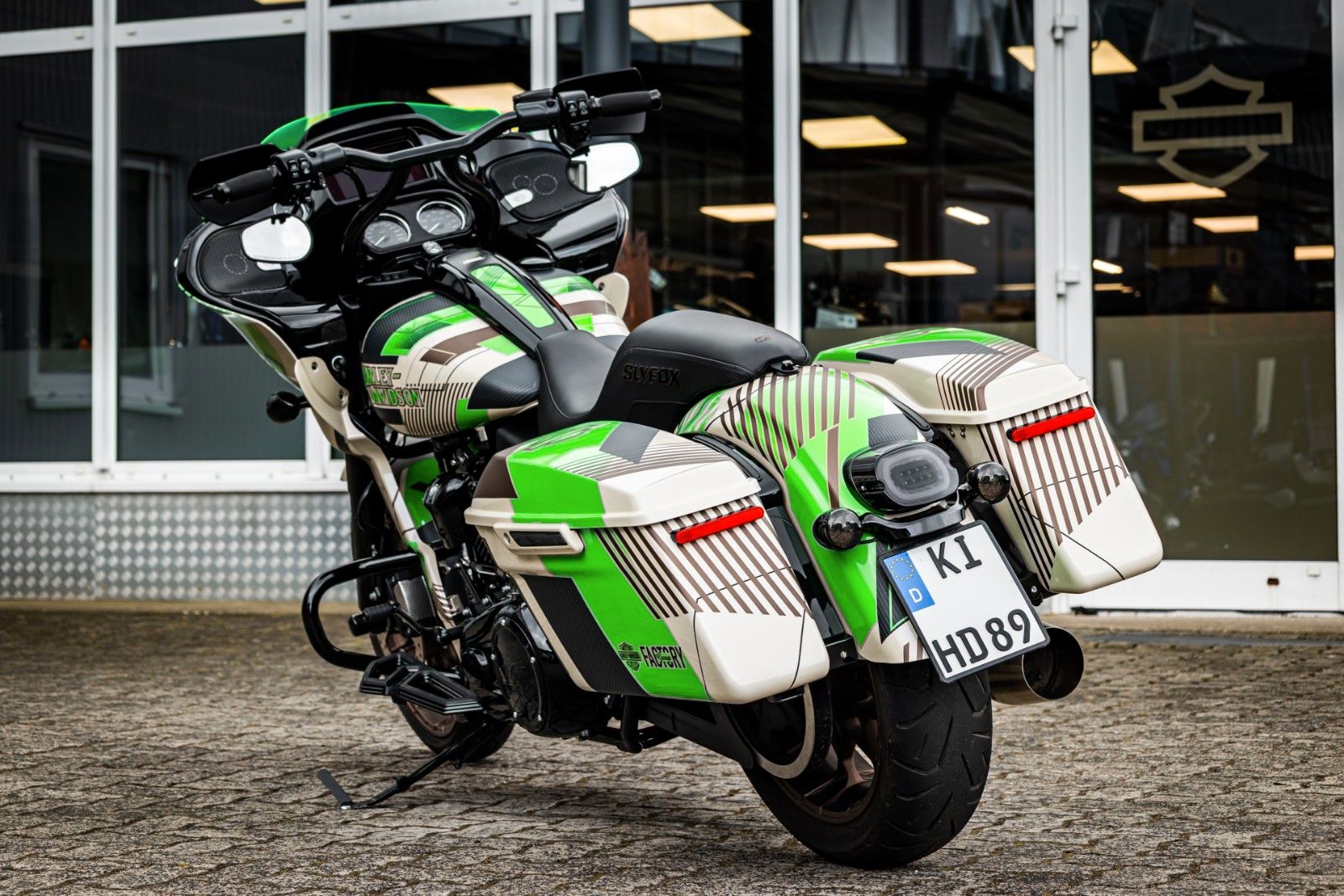 Fahrzeugabbildung Harley-Davidson FLTRXST Road Glide ST - Clubstyle - Kesstech -