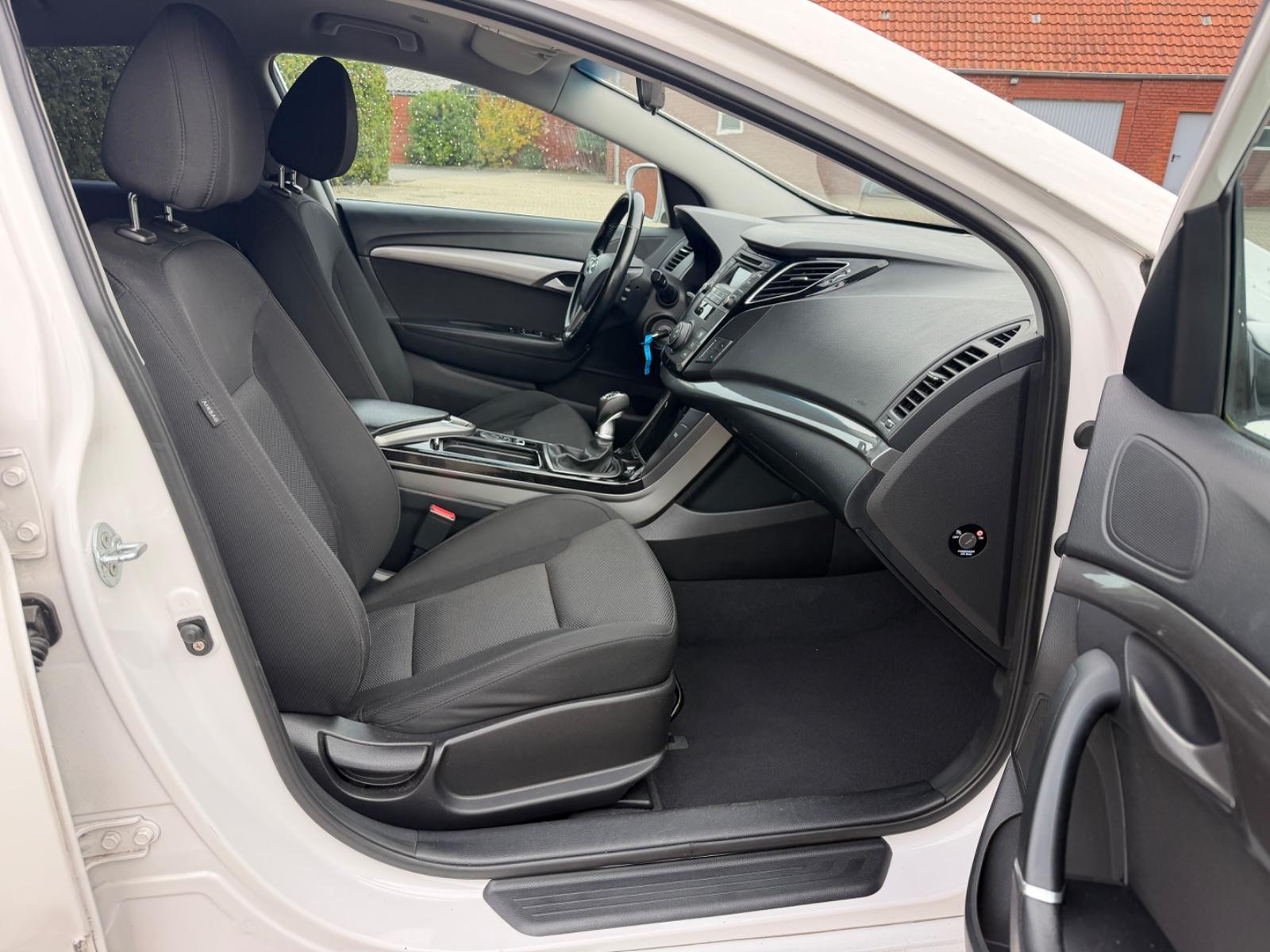 Hyundai i40 2015 — photo 12