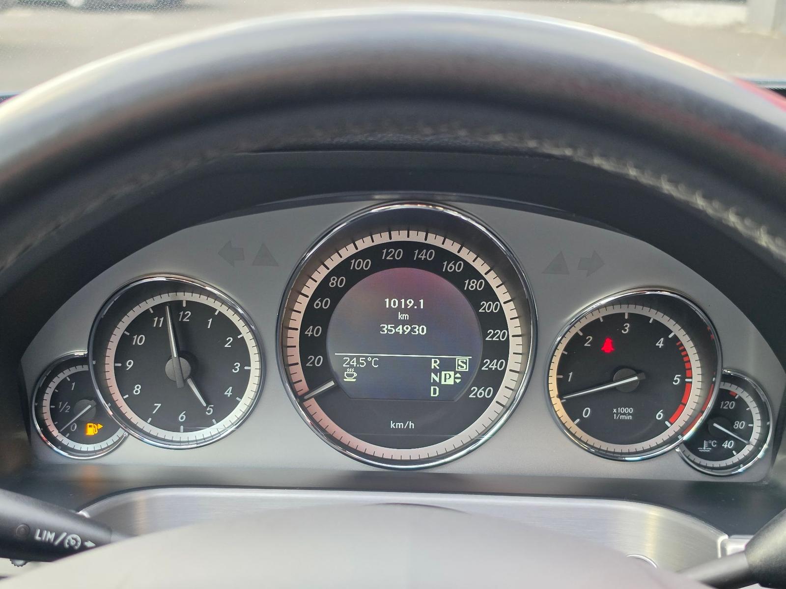 Mercedes-Benz E350 2011 — photo 37