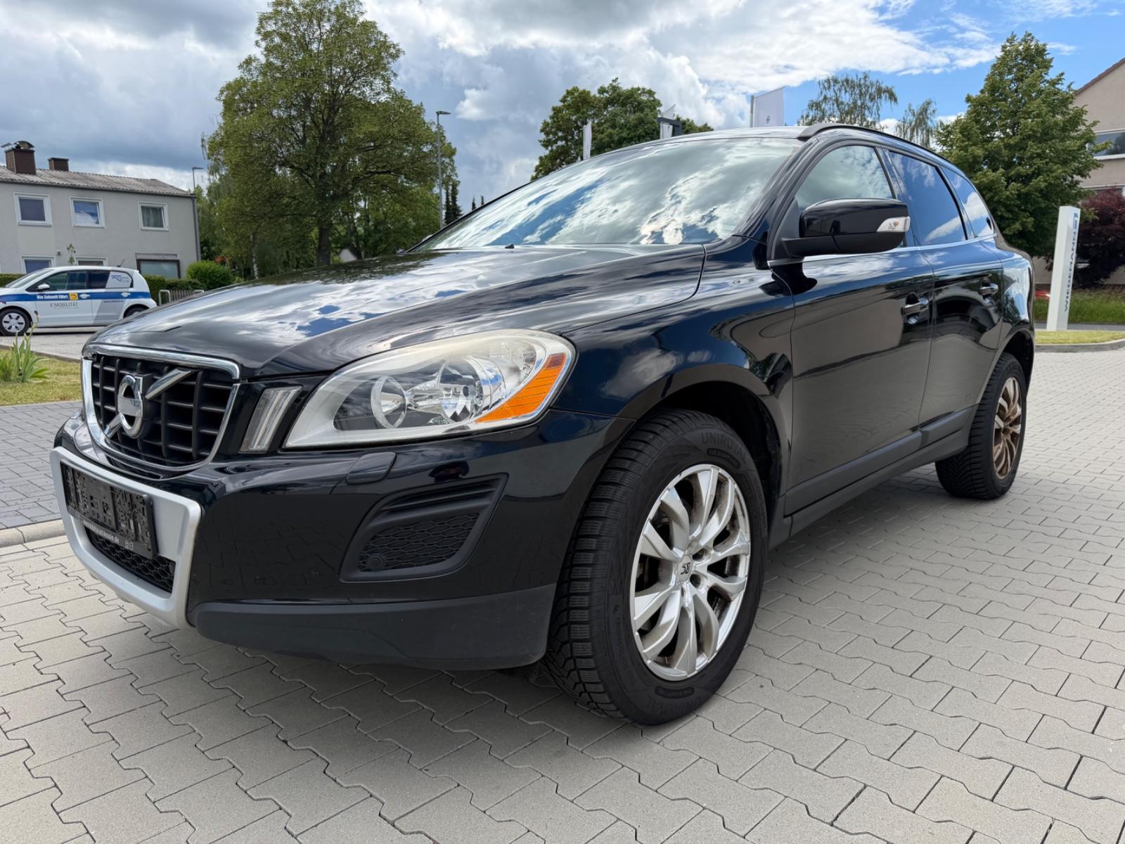 Volvo XC 60 Momentum 2WD Navi PDC Sitz Orig-Km