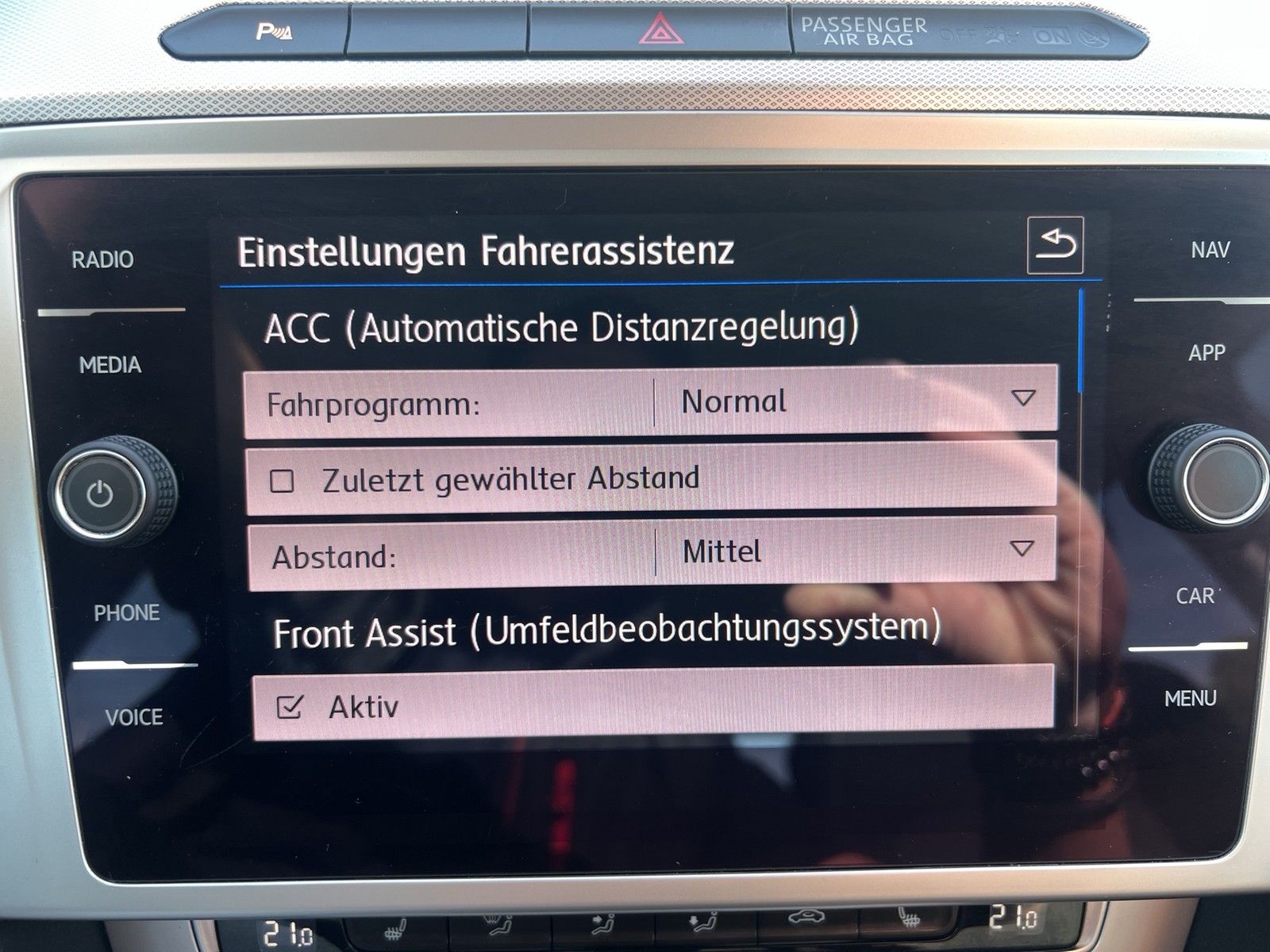 Fahrzeugabbildung Volkswagen Passat Variant TSI Comfortline BMT LED Navi ACC