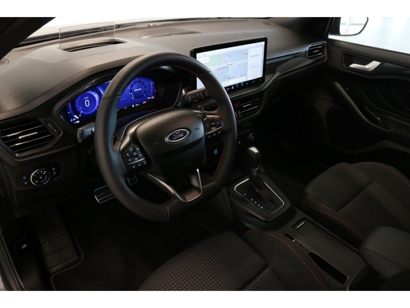 Fahrzeugabbildung Ford Focus Turnier ST-Line X 1.0 EcoBoost Mild-Hybrid