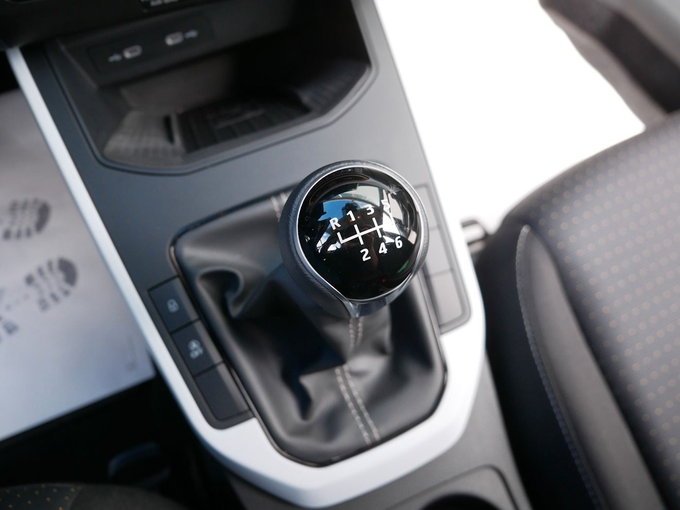 Fahrzeugabbildung SEAT Arona 1.0 Style ACC NAVI PDC LED Klimaautomatik