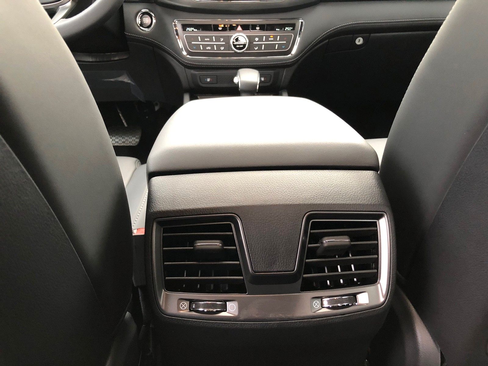 Fahrzeugabbildung Ssangyong Musso Grand Blackline 2,2 4WD 18ZOLL ALU+SD+SHD