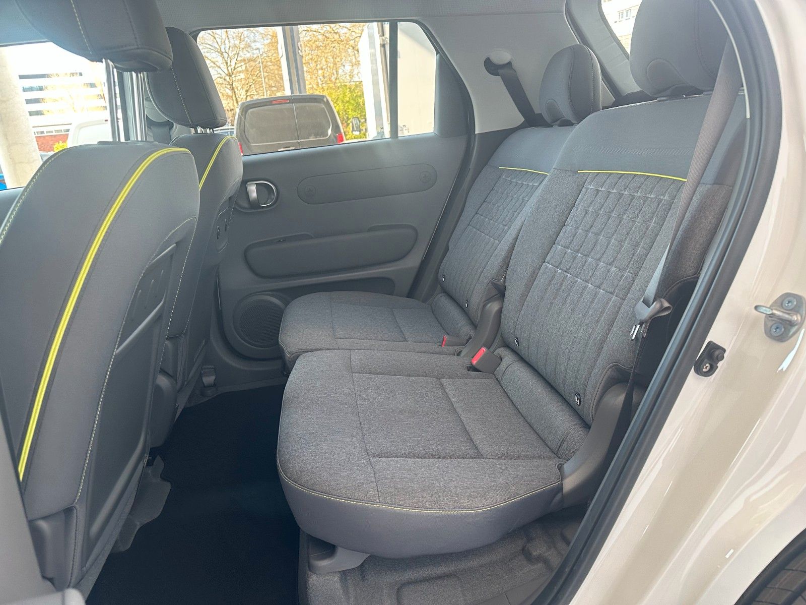 Fahrzeugabbildung Hyundai INSTER Cross 49kWh  Navi/SHZ/Effizienz-Paket!