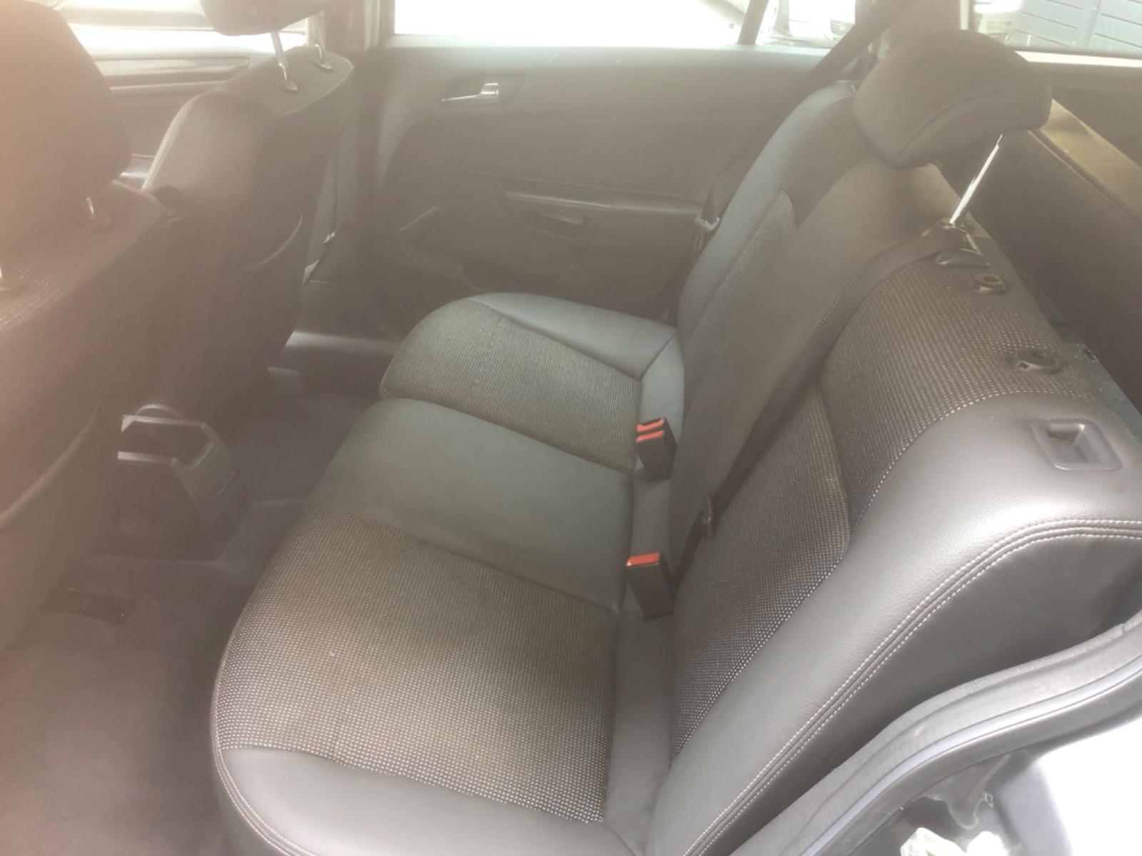 Opel Astra 2005 — photo 9