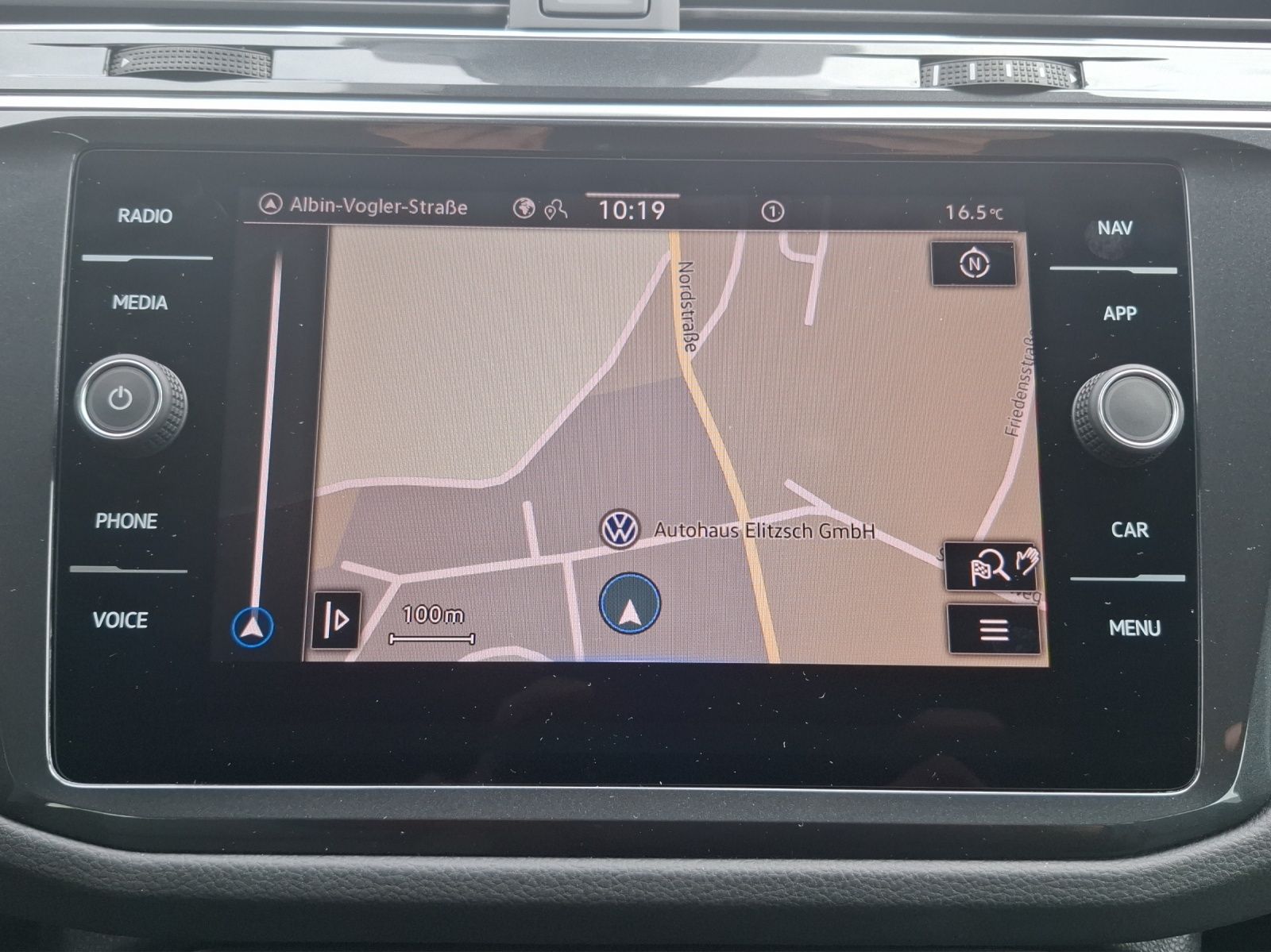 Fahrzeugabbildung Volkswagen Tiguan TSI Life DSG LED AHK Navi ACC RFK SH