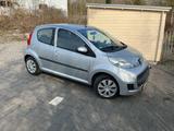 Peugeot 107 Access 70 Access - silberne Peugeot 107