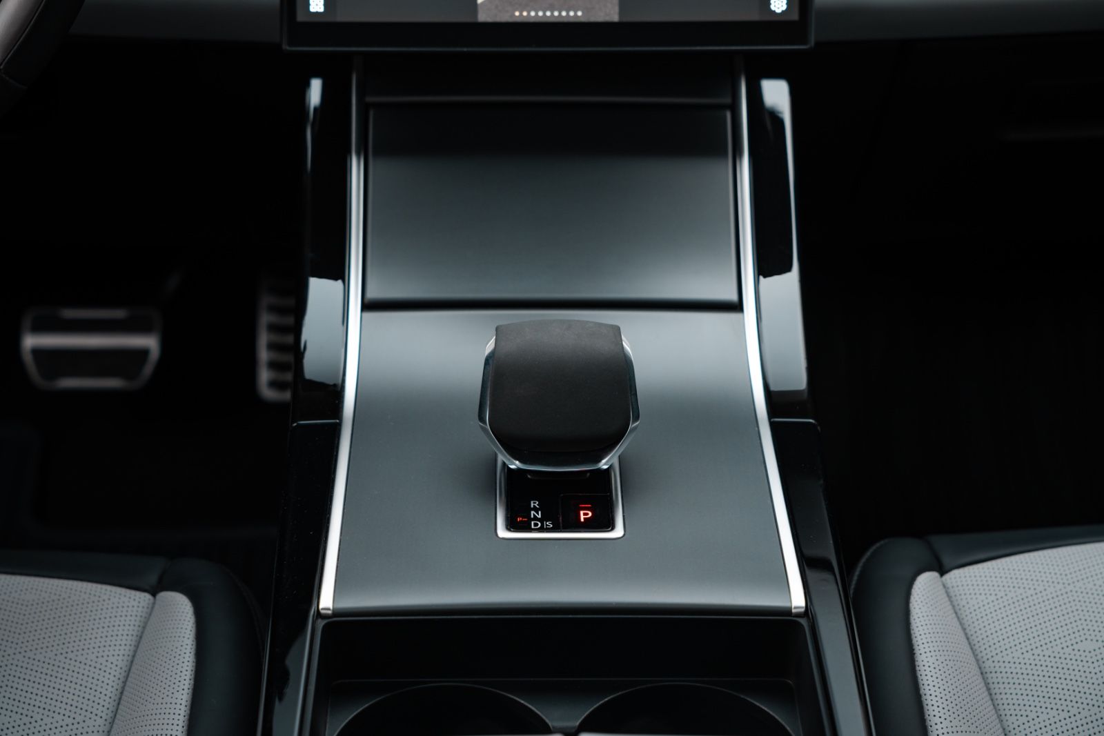 Fahrzeugabbildung Land Rover AUTOBIOGRAPHY/ KOMFORT / WINTER / AHK / MERIDIAN