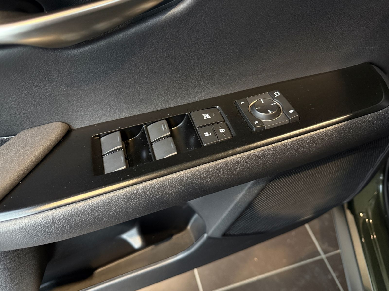 Fahrzeugabbildung Lexus UX 250h  Style Edition MY22 LED KAM DAB+