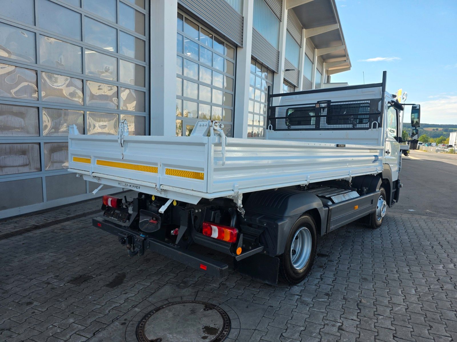 Fahrzeugabbildung Mercedes-Benz Atego 823 K 4x2 Meiller 2x AHK Klima 3 Sitze
