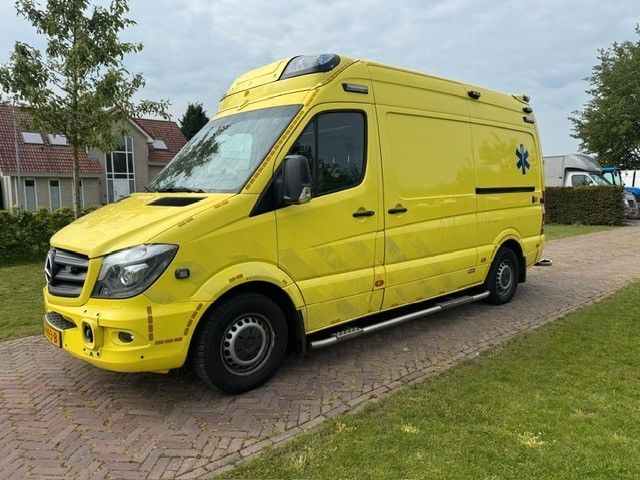 MERCEDES-BENZ Sprinter 319 CDI Rettungswagen